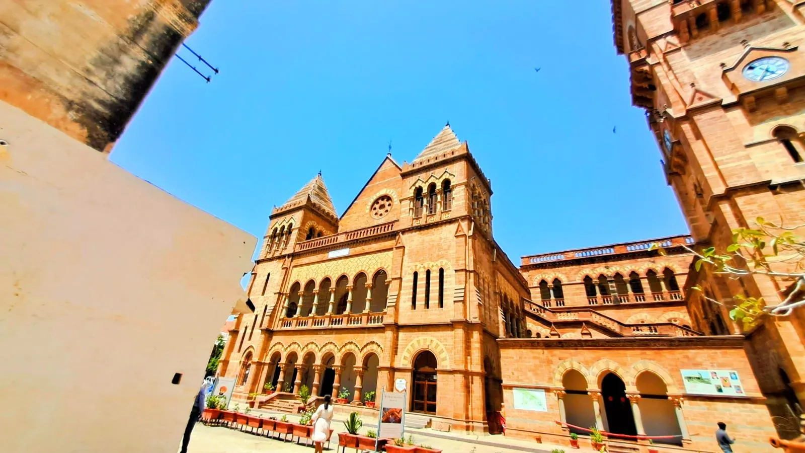 Famous spots & landmarks