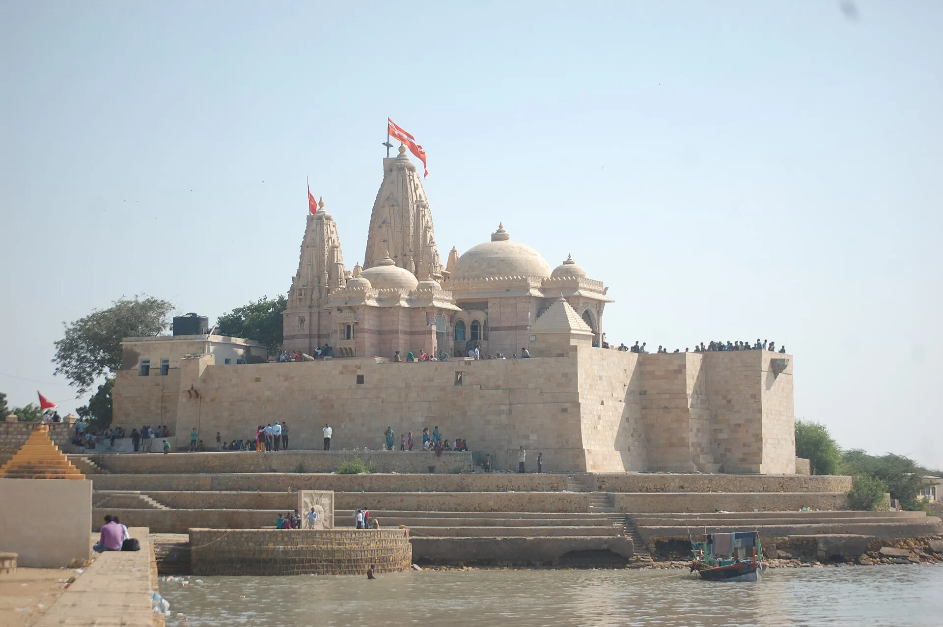 Temple ghats, Narayan Sarovar